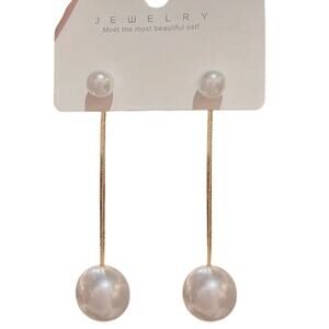 Elegant Pearl Drop Earrings with Gold Accents